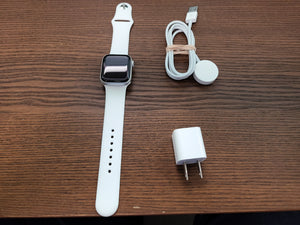 Apple Watch SE 40mm (GPS) Silver Aluminum Case w/ White Sport Band